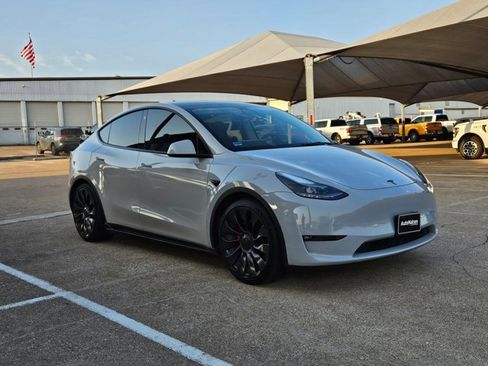 Used 2022 Tesla Model Y Performance image 3