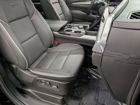 Used 2025 Cadillac Escalade Premium Luxury AWD/4WD image 31