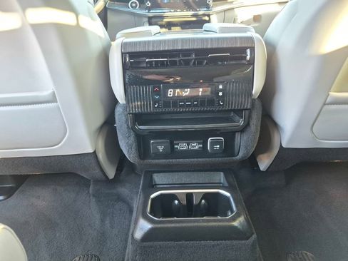 Used 2023 Jeep Wagoneer Series II w/ Flexible Seating Group image 29