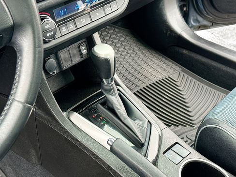 Used 2015 Toyota Corolla L image 10