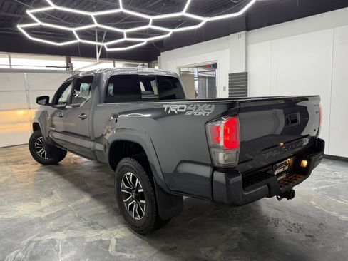 Used 2021 Toyota Tacoma TRD Sport image 3