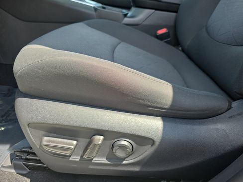 Used 2021 Toyota RAV4 XLE w/ Convenience Package FWD image 29