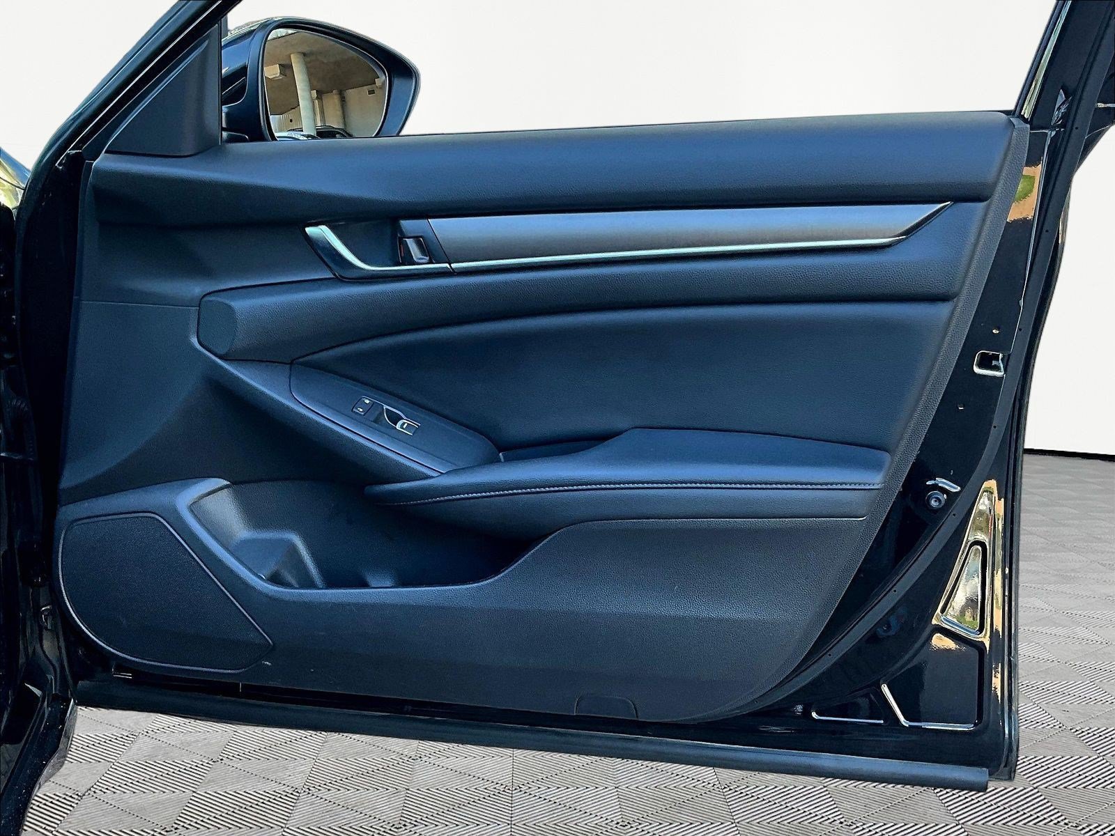 Used 2018 Honda Accord LX image 25
