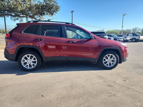 Used 2017 Jeep Cherokee Sport image 2