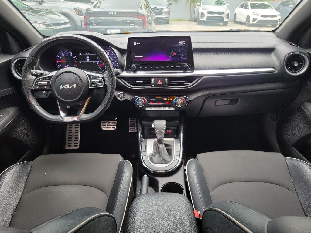 Certified 2022 Kia Forte GT-Line FWD image 3