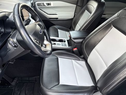 Used 2022 Ford Explorer XLT w/ Equipment Group 202A image 19