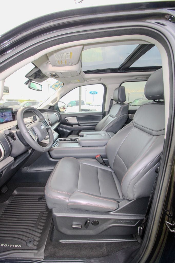 Used 2025 Ford Expedition Active AWD/4WD image 15