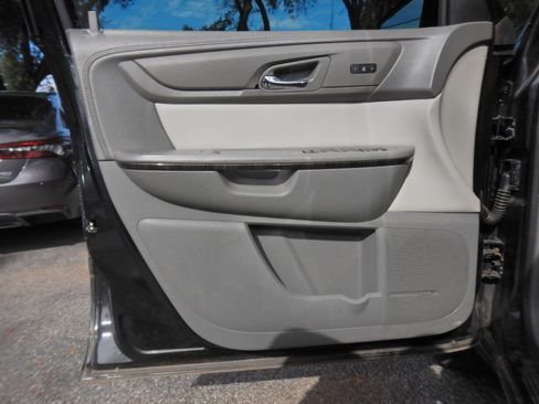 Used 2015 GMC Acadia SLT image 30