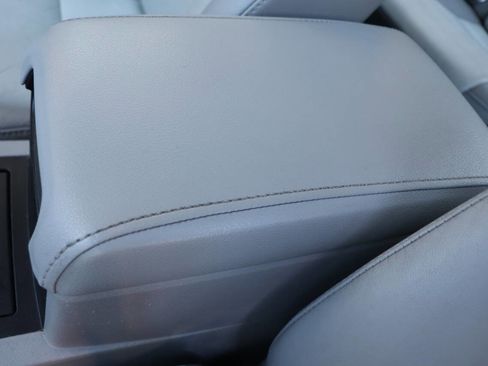 Used 2012 Toyota Camry XLE FWD image 30