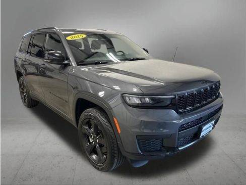 Used 2025 Jeep Grand Cherokee L Altitude AWD/4WD image 8