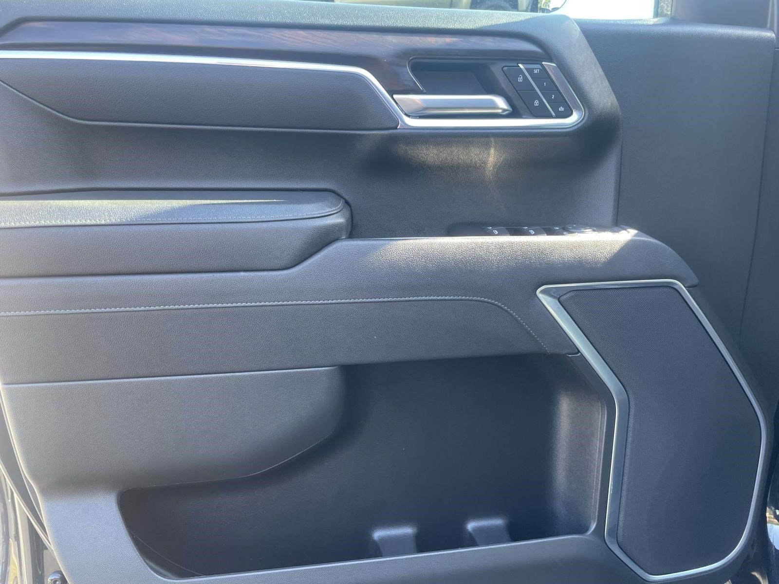 Used 2025 GMC Sierra 1500 SLT RWD image 16
