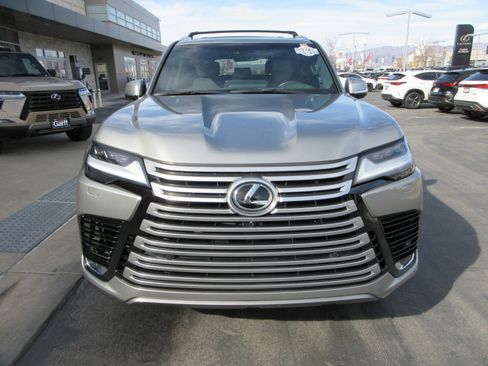 Used 2024 Lexus LX 600 4WD w/ Luxury Package image 14