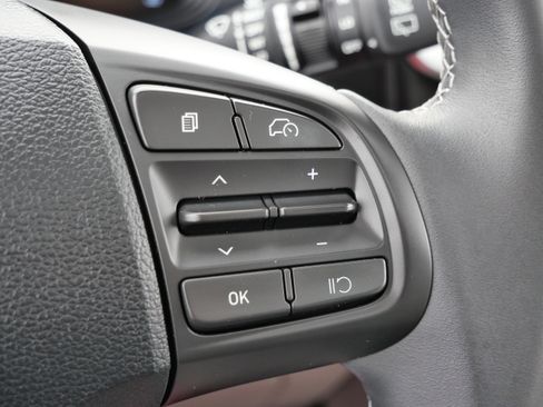 Certified 2025 Hyundai Venue SEL image 31