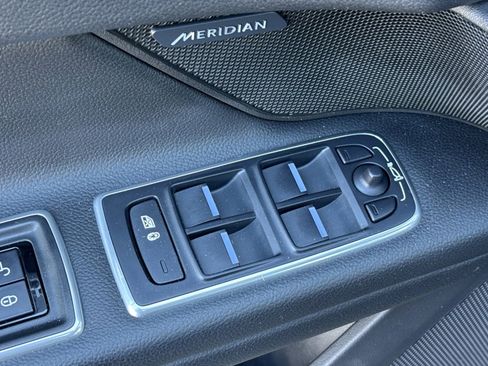 Used 2019 Jaguar XF Premium image 15