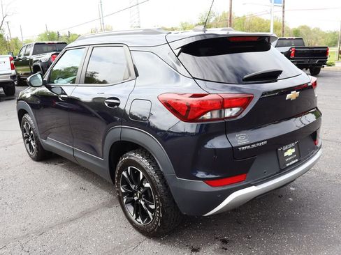 Used 2021 Chevrolet TrailBlazer LT w/ Convenience Package FWD image 3
