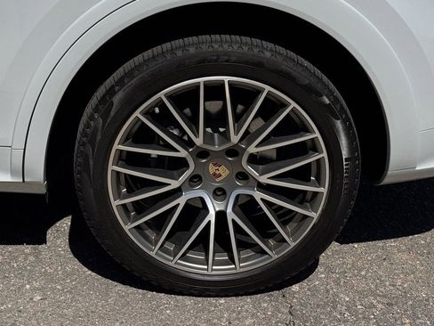 Used 2023 Porsche Cayenne Coupe AWD/4WD image 12