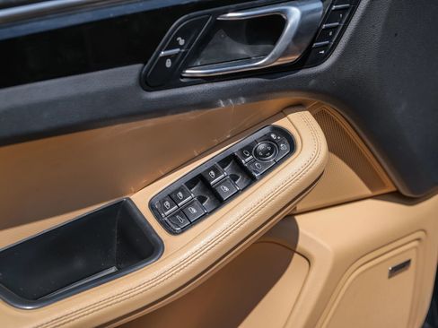 Used 2018 Porsche Macan image 43