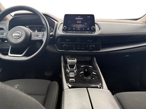 Used 2023 Nissan Rogue S image 11