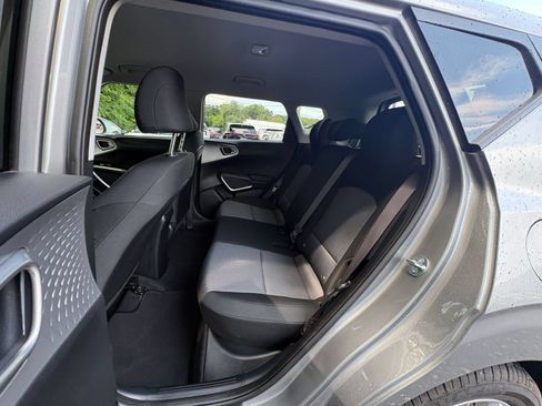 Used 2025 Kia Soul LX w/ LX Technology Package FWD image 22