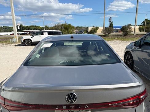 Used 2025 Volkswagen Jetta S image 9