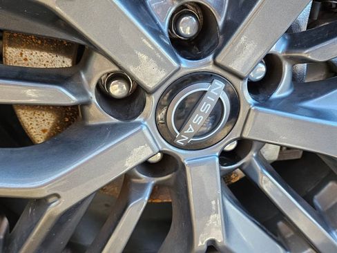 Used 2024 Nissan Rogue S image 8