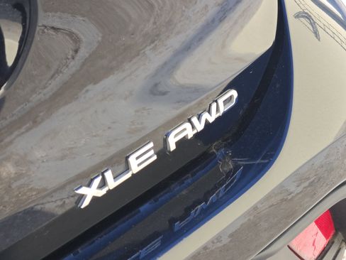 Used 2024 Toyota Highlander XLE image 14