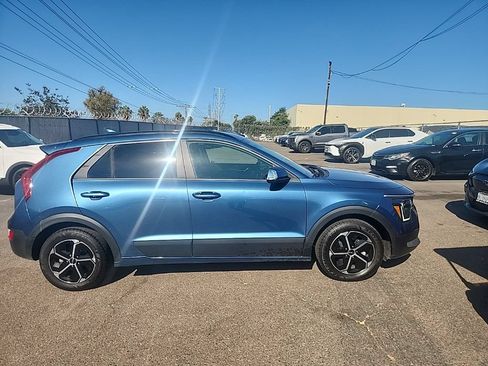 Certified 2024 Kia Niro EX FWD image 17