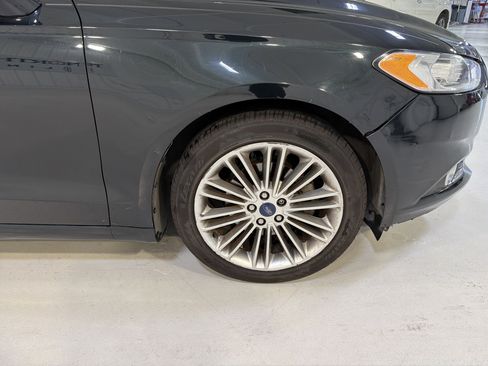 Used 2014 Ford Fusion SE w/ Equipment Group 202A FWD image 9