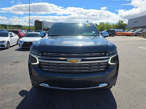 Used 2021 Chevrolet Suburban Premier w/ Premium Package AWD/4WD image 8