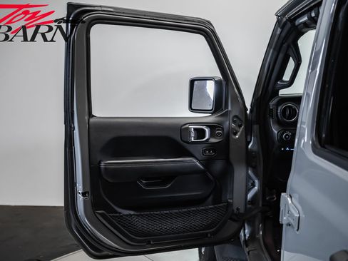 Used 2023 Jeep Wrangler Unlimited Sahara AWD/4WD image 16