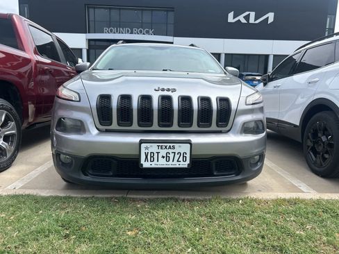 Used 2016 Jeep Cherokee Latitude w/ Comfort/Convenience Group image 2