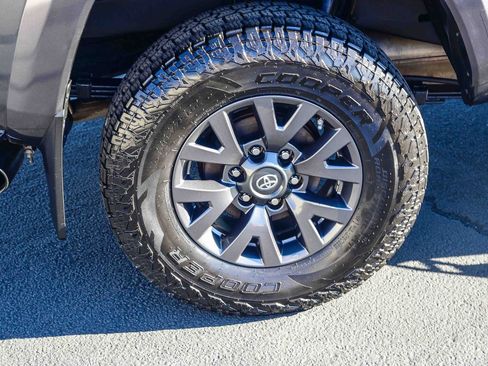 Certified 2021 Toyota Tacoma SR5 image 9