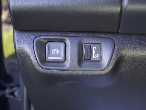 Used 2023 GMC Acadia SLT image 14