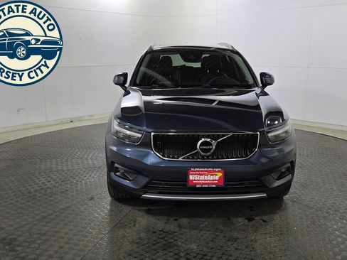 Used 2022 Volvo XC40 T5 Momentum w/ Premium Package AWD/4WD image 2