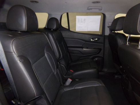 Used 2023 GMC Acadia SLT image 7