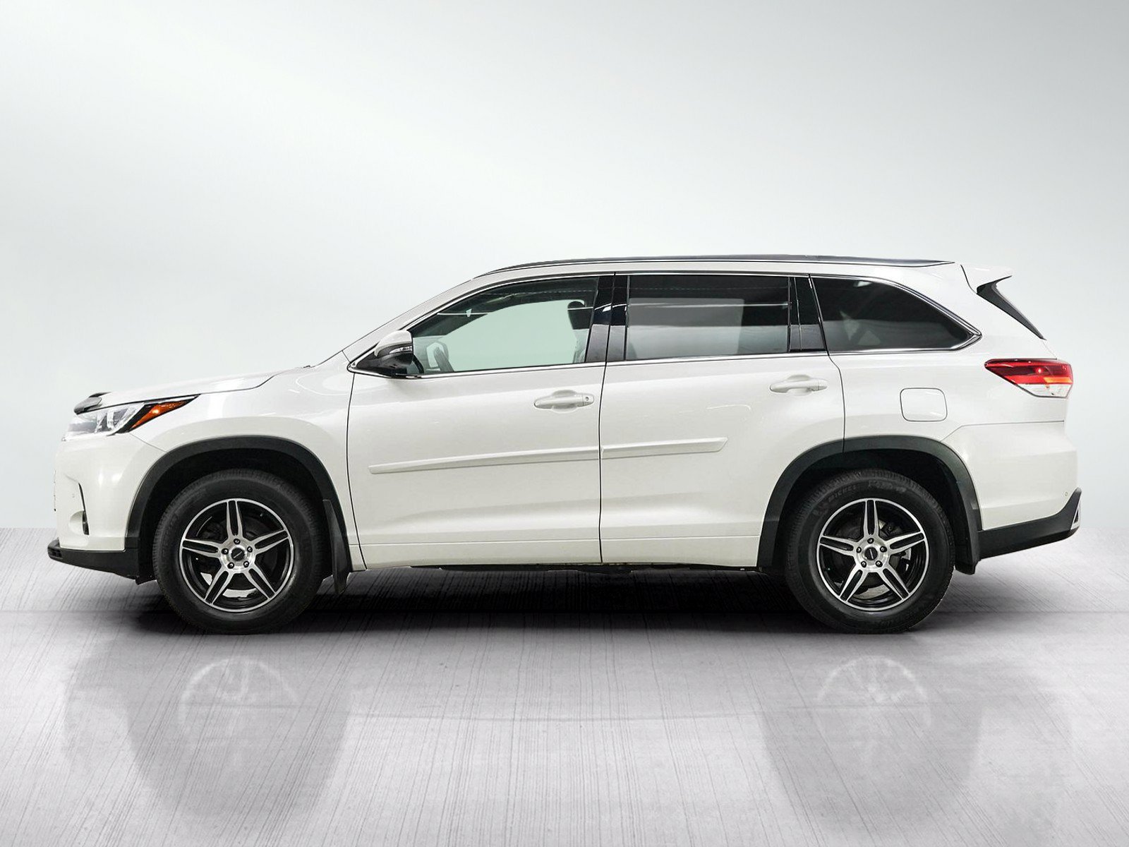 Used 2017 Toyota Highlander Limited Platinum AWD/4WD image 2
