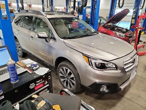 Used 2015 Subaru Outback 2.5i Limited AWD/4WD image 1
