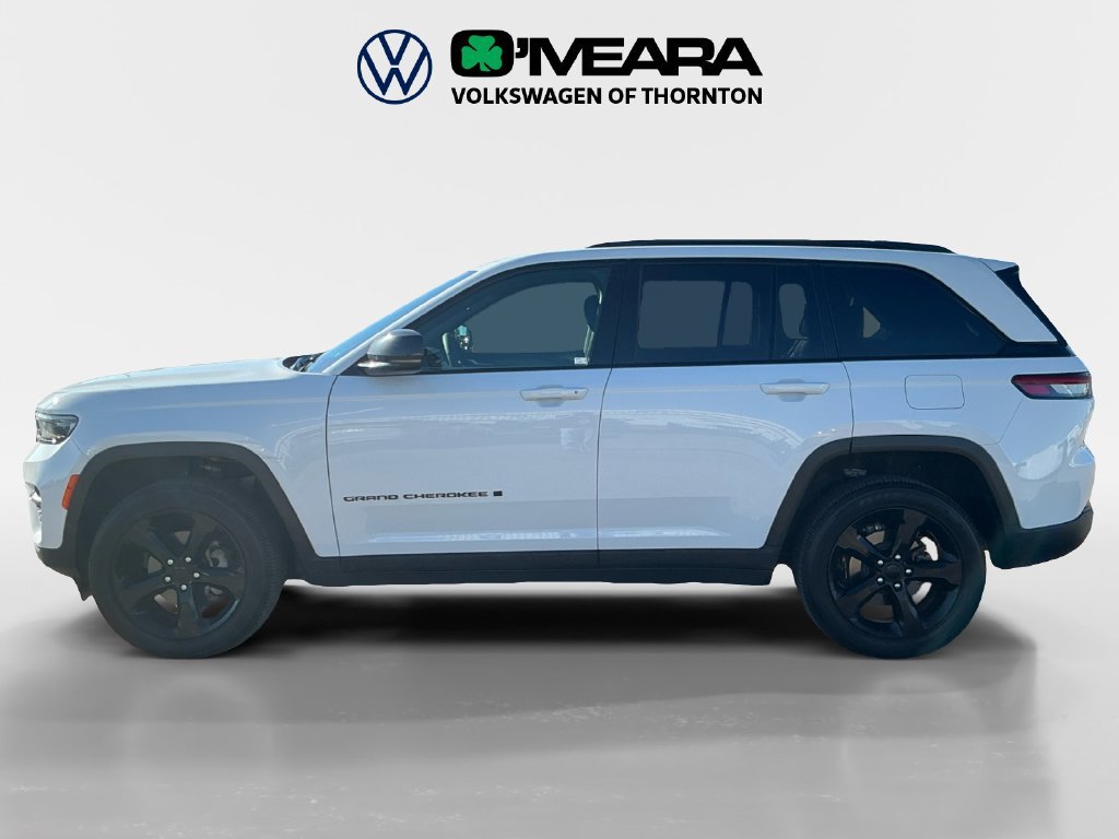 Used 2025 Jeep Grand Cherokee Altitude AWD/4WD image 2