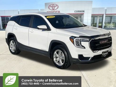 Used 2024 GMC Terrain SLE image 1