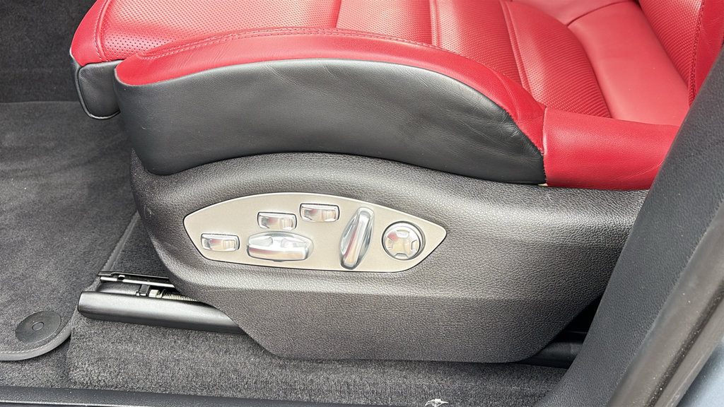 Used 2024 Porsche Macan GTS AWD/4WD image 10