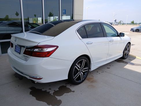 Used 2016 Honda Accord Sport image 7