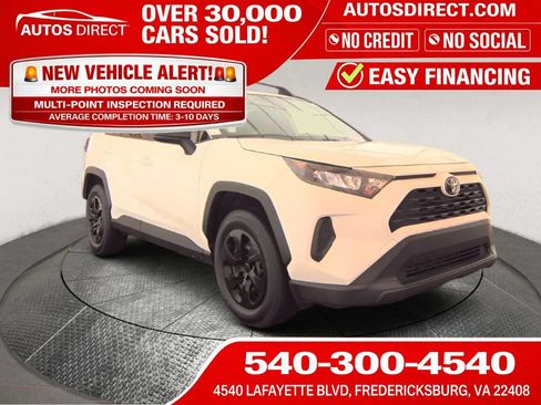 Used 2019 Toyota RAV4 LE FWD image 1