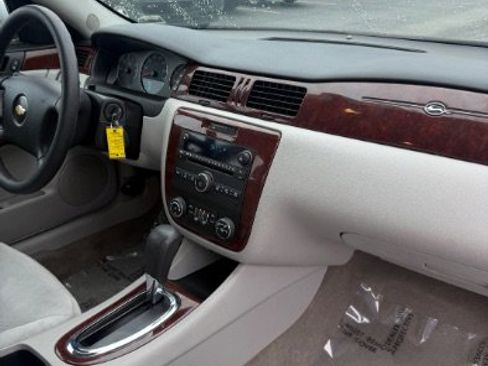Used 2009 Chevrolet Impala LT FWD image 20