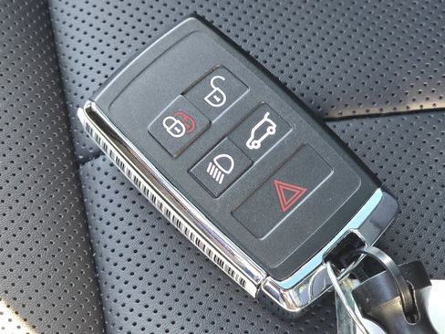 New 2025 Land Rover Range Rover SE image 47