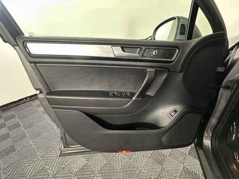 Used 2017 Volkswagen Touareg Wolfsburg Edition image 15