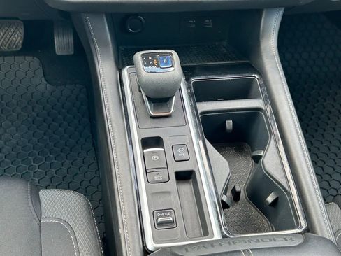 Used 2022 Nissan Pathfinder SV FWD image 19