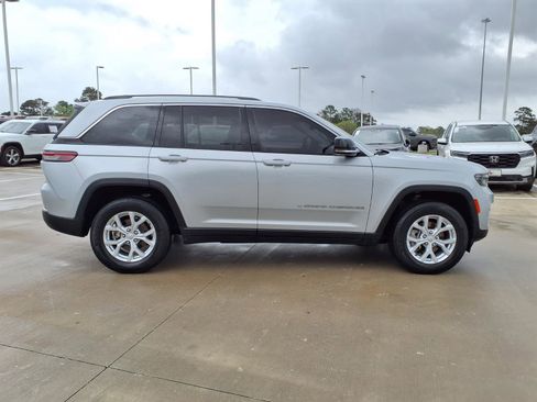 Used 2023 Jeep Grand Cherokee Limited w/ Luxury Tech Group II image 5