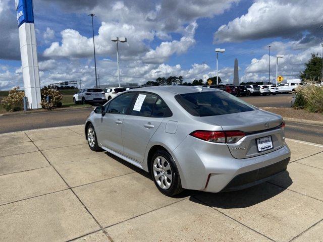 Used 2025 Toyota Corolla LE FWD image 7