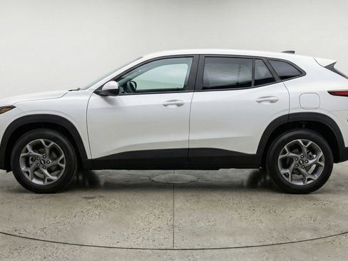 Used 2025 Chevrolet Trax LT w/ LT Convenience Package FWD image 5