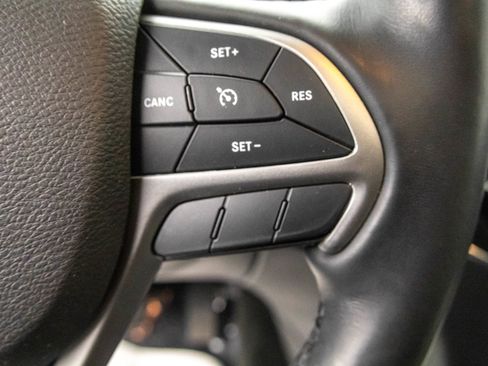 Used 2022 Jeep Grand Cherokee Limited image 22